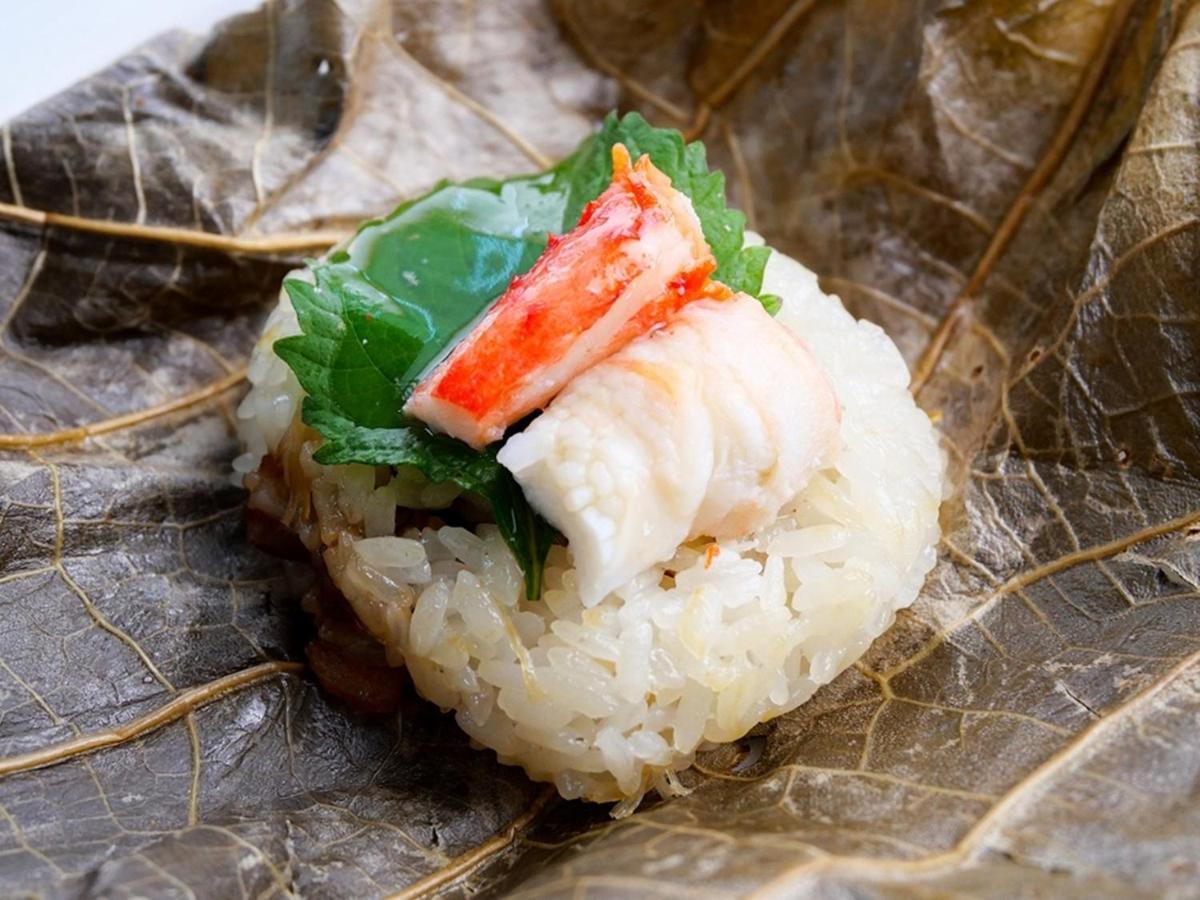 Hotel Emisia Sapporo Exterior foto A crab and fish paste rice dumpling